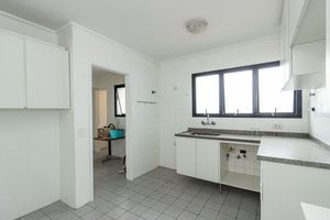 Image 32 - 894572
