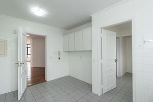 Image 31 - 894572