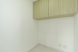 Image 36 - 894572