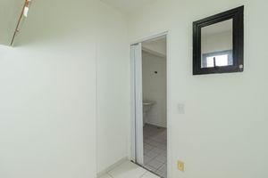 Image 35 - 894572