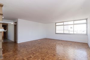 Image 7 - 894602