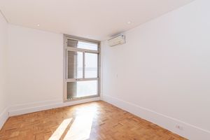 Image 18 - 894602
