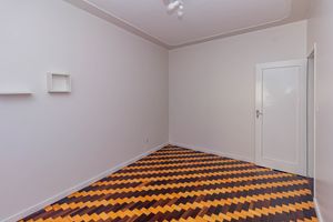 Image 18 - 894604