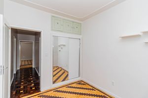 Image 20 - 894604