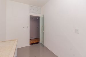 Image 22 - 894604