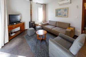Image 3 - 894634