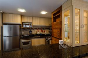 Image 4 - 894634