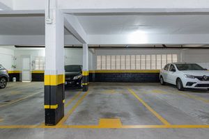Image 30 - 894646