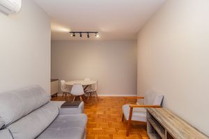 Image 5 - 894650