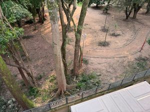 Image 7 - 894650