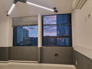 Image 4 - 894651