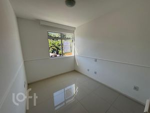 Image 12 - 894658