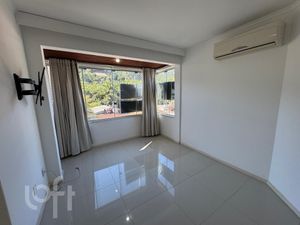Image 9 - 894658