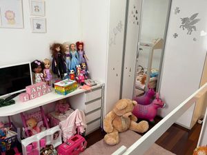 Image 16 - 894660