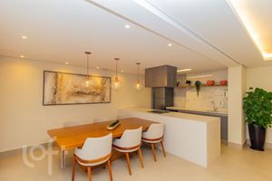 Image 32 - 894661