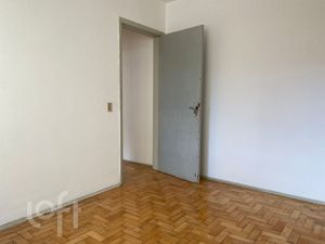 Image 12 - 894664