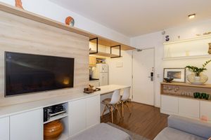 Image 8 - 894682