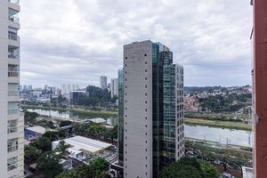 Image 4 - 894682