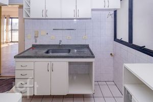 Image 7 - 894684