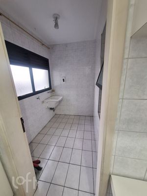 Image 4 - 894684