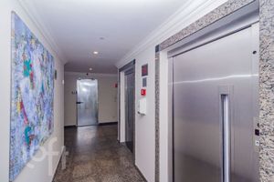 Image 33 - 894684