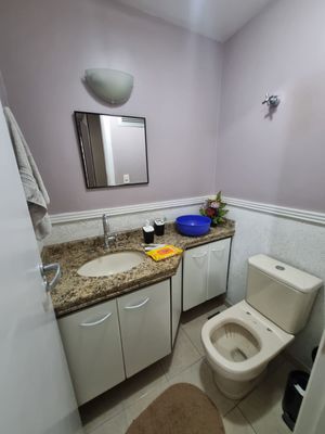 Image 32 - 894687
