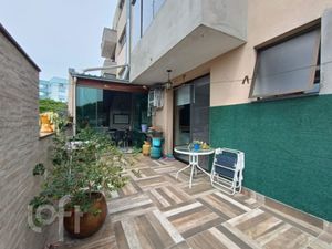 Image 1 - 894695