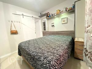 Image 9 - 894745