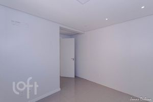 Image 33 - 894747