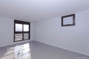 Image 22 - 894747