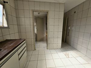 Image 5 - 894764