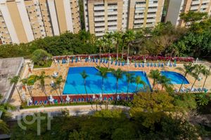 Image 8 - 894777