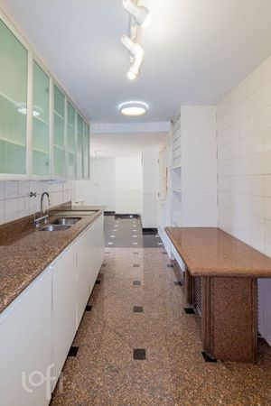 Image 33 - 894777