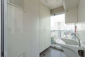 Image 18 - 894780