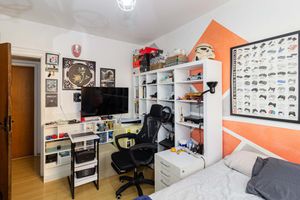 Image 9 - 894790