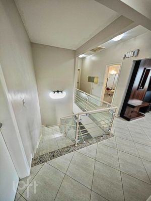 Image 31 - 894819