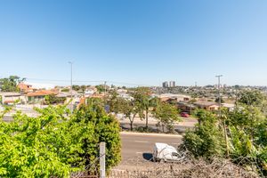 Image 19 - 894825