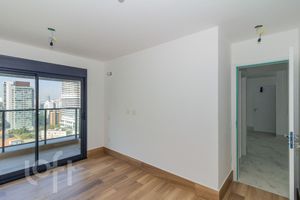 Image 18 - 894827