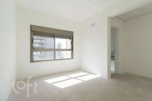 Image 8 - 894861
