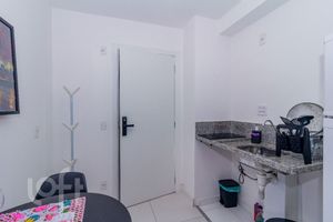 Image 3 - 894869
