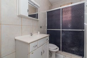 Image 15 - 894872