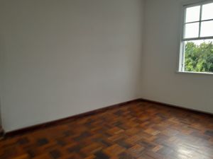 Image 19 - 894872