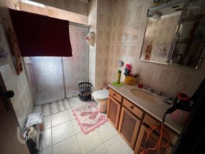Image 8 - 894900