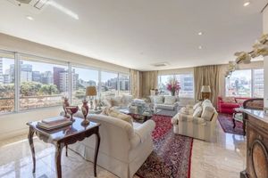 Image 10 - 894956