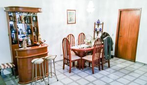 Image 4 - 894958