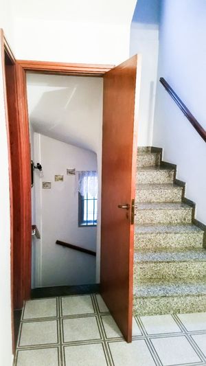 Image 9 - 894958