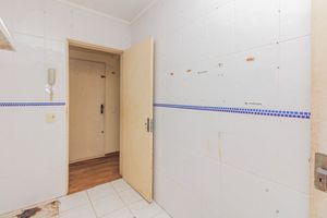 Image 8 - 894959