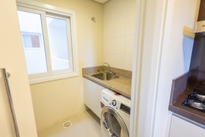 Image 8 - 894963