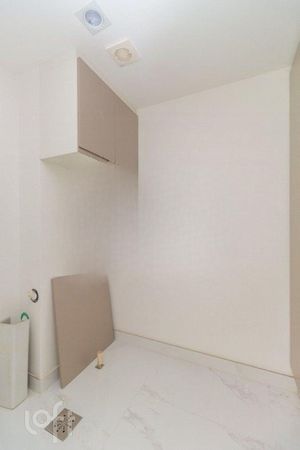 Image 11 - 894967