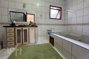 Image 11 - 894970